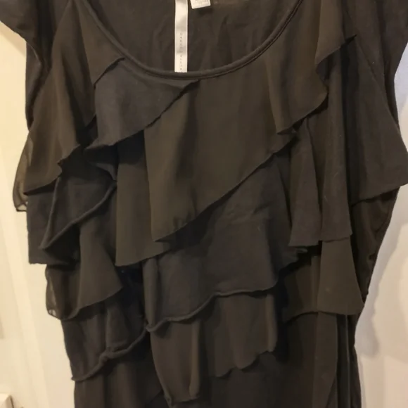 Plus size, diagonal cascading ruffle tank top - Picture 3 of 7